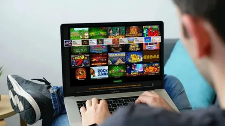 Ekran powitalny kasyna online z przyciskiem Graj za darmo i trybem demo
