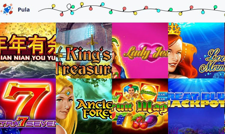 Osoba układająca dowód osobisty i rachunki obok laptopa z otwartą zakładką weryfikacyjną kasyna