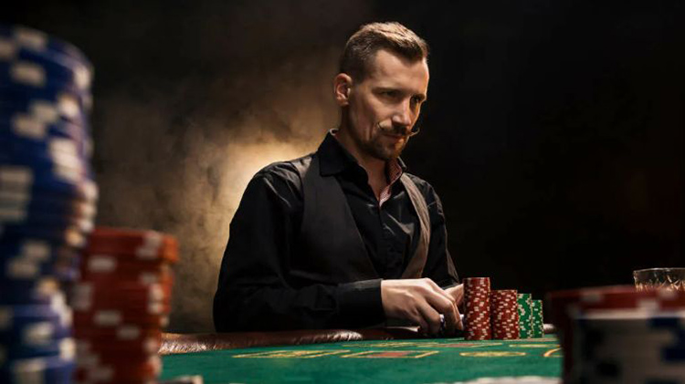 gracz planujący budżet przed sesją blackjacka