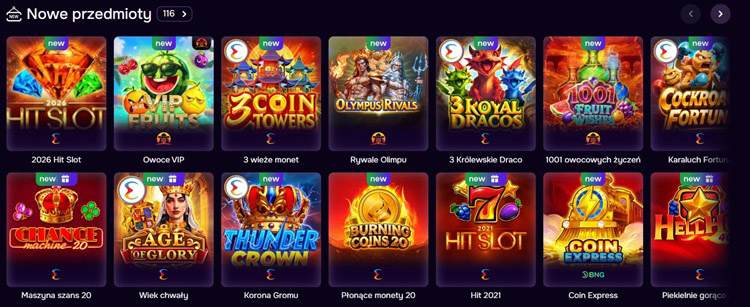 Zdjęcie przedstawiające osobę trzymającą smartfona z otwartą aplikacją bankową do płatności BLIK