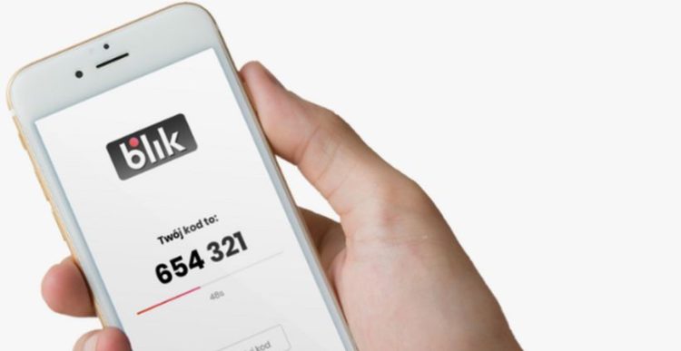 Wpłata kodem BLIK w kasynie online na ekranie telefonu