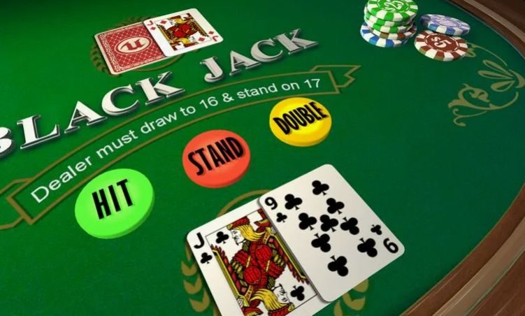 Stół do blackjacka w kasynie online z widocznymi kartami gracza i krupiera