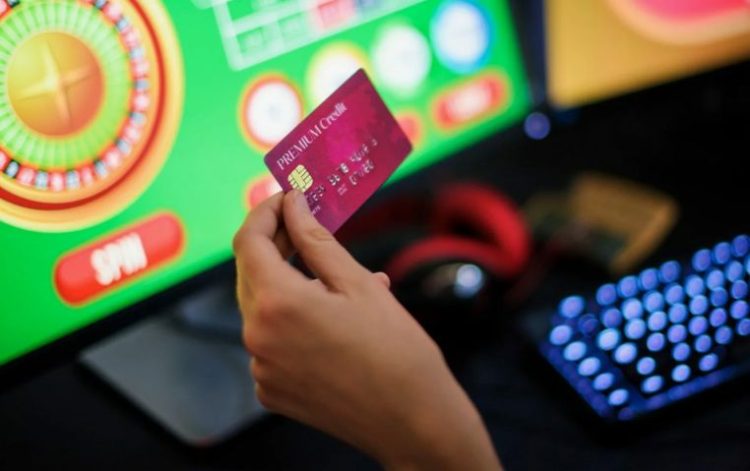 Ekran rejestracji w kasynie online z polem do wpłaty minimalnej kwoty