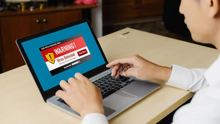 Ekran komputera ze stroną ostrzegającą przed nielegalnymi kasynami online