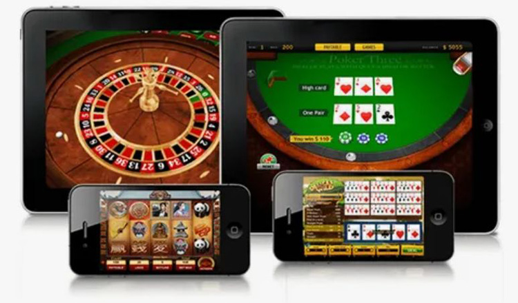 Smartfon z otwarta strona mobilnego kasyna online i widocznymi ikonami slotow